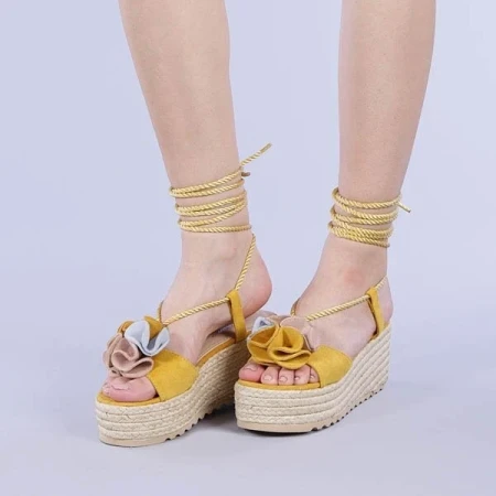 Manya sárga női szandál