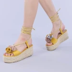 Manya sárga női szandál