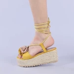 Manya sárga női szandál