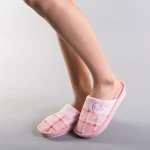 Fifa világos rózsaszín női papucs