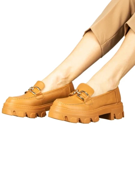Mantiq női camel mokaszin műbőrből