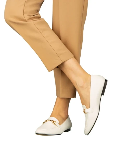 Dineb fehér női mokaszin műbőrből