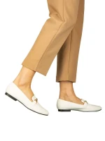 Dineb fehér női mokaszin műbőrből