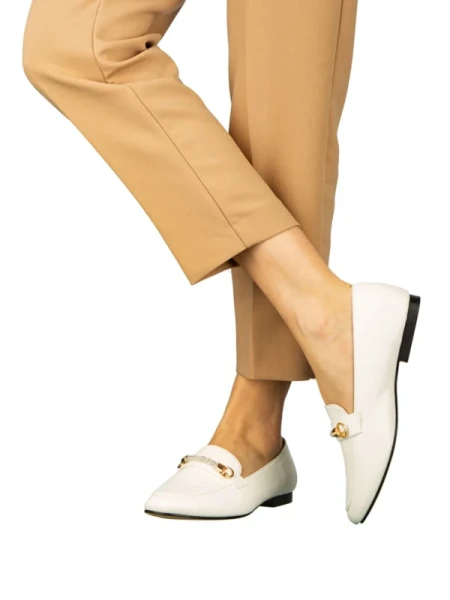 Namari női fehér mokaszin műbőrből