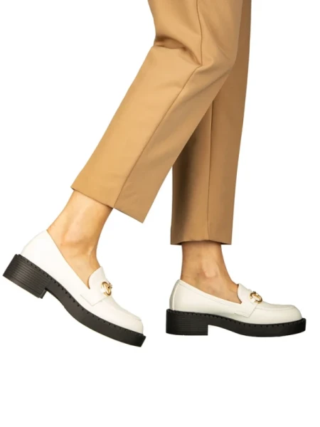 Surta női fehér mokaszin műbőrből