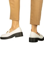 Surta női fehér mokaszin műbőrből