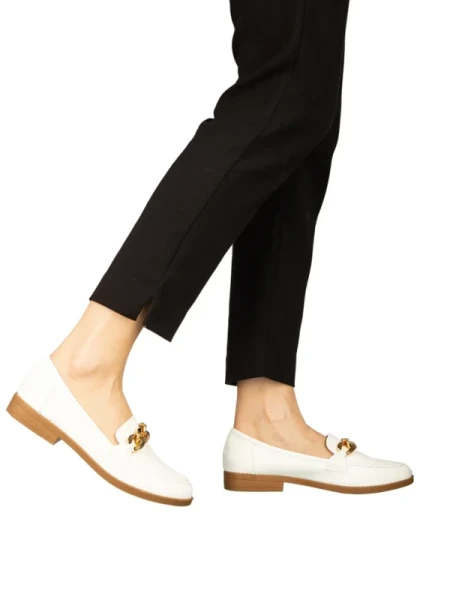 Belgium fehér színű bőrből női mokaszin