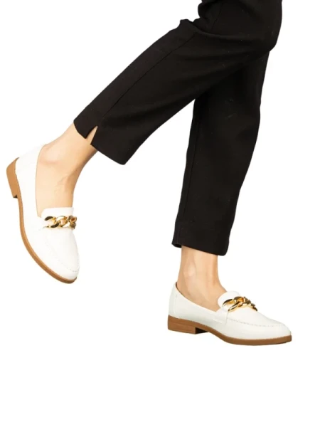 Belgium fehér színű bőrből női mokaszin