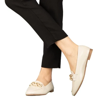 Neka bézs színű műbőr női mokaszin