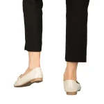 Neka bézs színű műbőr női mokaszin