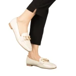 Neka bézs színű műbőr női mokaszin