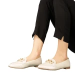 Neka bézs színű műbőr női mokaszin