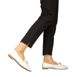 Neka fehér színű műbőr női mokaszin