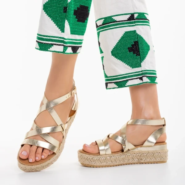 Xiena arany női szandál, műbőrből készült