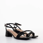 Nayeli fekete női szandál sarokkal, műbőrből készült