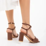 Divina barna női szandál sarokkal, műbőrből készült