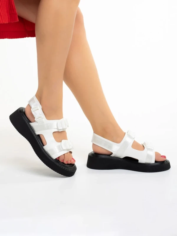 Caroline fehér női szandál, műbőrből készült