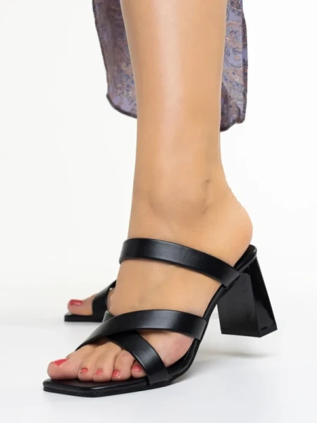 Dennise fekete női papucs sarokkal, műbőrből készült