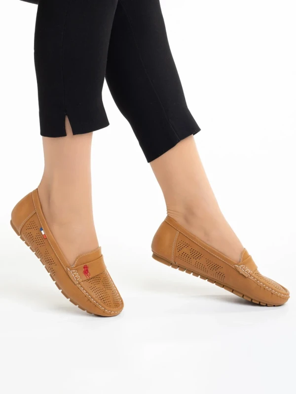 Lakaya camel női mokaszin, műbőrből készült