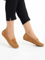 Lakaya camel női mokaszin, műbőrből készült