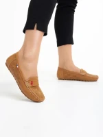 Lakaya camel női mokaszin, műbőrből készült