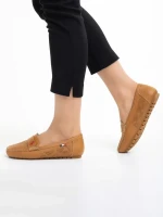 Lakaya camel női mokaszin, műbőrből készült