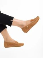 Lakaya camel női mokaszin, műbőrből készült