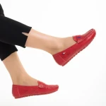 Lakaya piros női mokaszin, műbőrből készült