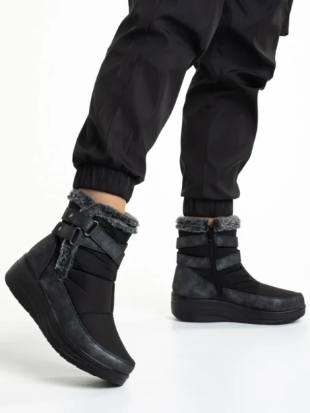 Katara fekete női bokacsizma, textil anyagból készült