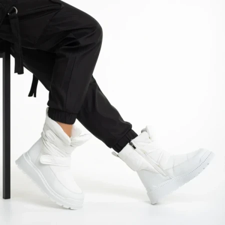 Xiomara fehér női csizma, műbőrből és textil anyagból készült