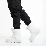 Xiomara fehér női csizma, műbőrből és textil anyagból készült