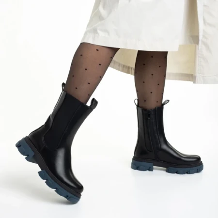 Idalia fekete és kék női csizma, műbőrből készült