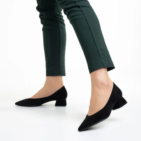 Ziva fekete női cipő sarokkal, textil anyagból készült