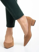 Ziva bézs női cipő sarokkal, textil anyagból készült