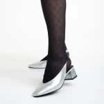 Zelda ezüst női cipő sarokkal, műbőrből készült