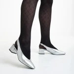 Zelda ezüst női cipő sarokkal, műbőrből készült