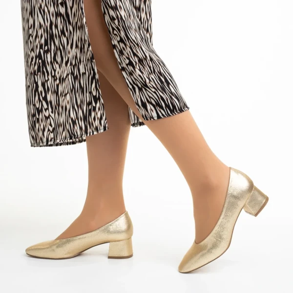 Veda arany női cipő sarokkal, műbőrből készült