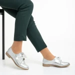 Mitra ezüst női cipő, lakkozott műbőrből készült