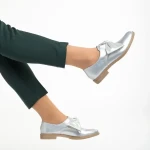 Mitra ezüst női cipő, lakkozott műbőrből készült