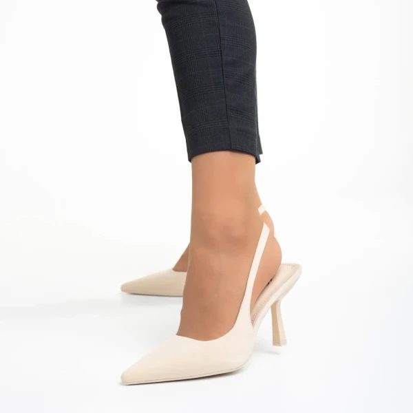 Oveta bézs női cipő sarokkal, textil anyagból készült