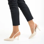 Oveta bézs női cipő sarokkal, textil anyagból készült