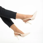 Oveta bézs női cipő sarokkal, textil anyagból készült