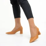 Amarilis camel női cipő sarokkal, műbőrből készült