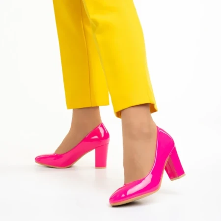 Crenta fukszia női cipő sarokkal, műbőrből készült
