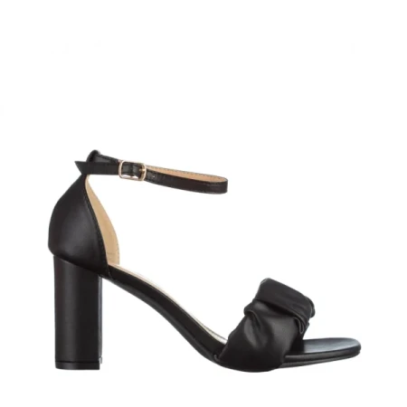 Ederne fekete női szandál, műbőrből készült