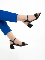 Cintia fekete női szandál, műbőrből készült