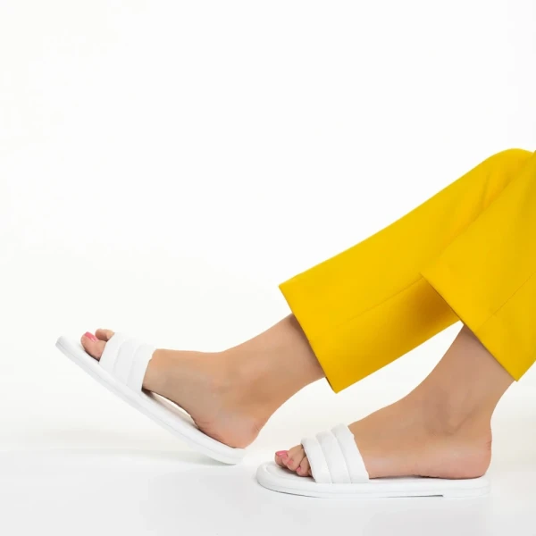 Gerel fehér női papucs, műbőrből készült