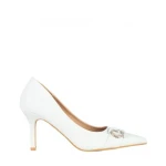 Yuka fehér női cipő sarokkal, műbőrből készült