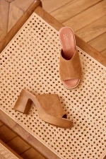 Girlhood camel női papucs, Anisa fordított bőrből készült