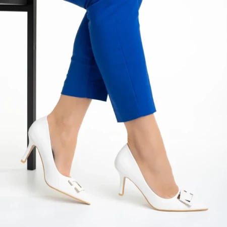 Katla fehér női cipő sarokkal, műbőrből készült